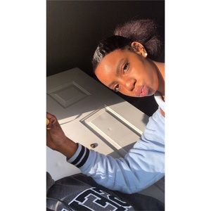 Meet your Posher, Janai